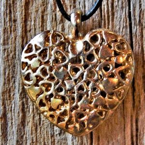 <3    $6 - $12    VTG Hearts Within a Heart Golden Necklace  <3